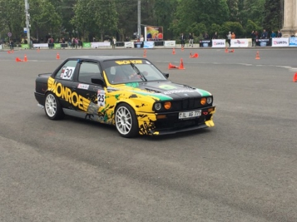 Zgomot infernal in centrul capitalei. Mai multi piloti profesionisti si amatori se intrec la Campionatul National de Autoslalom - GALERIE FOTO Zgomot infernal in centrul capitalei. Mai multi piloti profesionisti si amatori se intrec la Campionatul National de Autoslalom - GALERIE FOTO