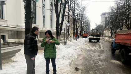 A inceput marea curatenie in oras. Evacuarea zapezii de pe strazi si curatarea trotuarelor de gheata este in toi. In ce stare se afla acum capitala - GALERIE FOTO A inceput marea curatenie in oras. Evacuarea zapezii de pe strazi si curatarea trotuarelor de gheata este in toi. In ce stare se afla acum capitala - GALERIE FOTO