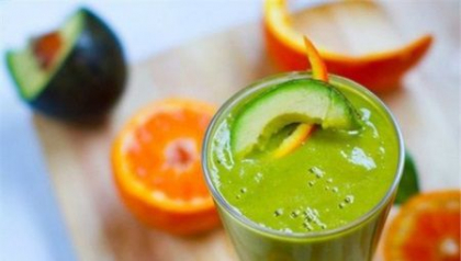 Bautura anti-imbatranire din avocado si banane. Se bea dimineata pe stomacul gol