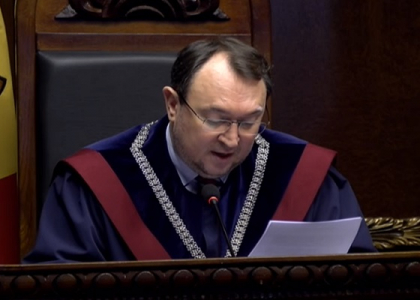 Munteanu i-ar putea lua locul lui Salaru. CC a decis: Presedintele poate refuza doar o singura data candidatul propus de catre premier pentru functia de ministru: a doua propunere este obligat sa o accepte