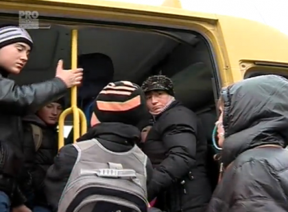 Dupa reportajul Pro TV, copiii din Goianul Nou nu vor mai fi nevoiti sa mearga 4 km pe jos pana la scoala sau inghesuiti in transportul public