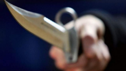 A scos cutitul si s-a napustit asupra ei. O infirmiera de la spitalul municipal din Balti, la reanimare dupa ce a fost injunghiata de un barbat in timpul orelor de munca