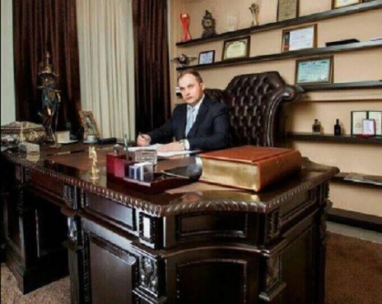 Valerian Minzat si-a deschis o noua casa de avocatura, "Million Dollar Lawyer". Vezi cum arata sediul, cu un design clasic si piese de mobilier unice, din Bali - FOTO Valerian Minzat si-a deschis o noua casa de avocatura, "Million Dollar Lawyer". Vezi cum arata sediul, cu un design clasic si piese de mobilier unice, din Bali - FOTO