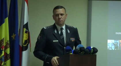 Politia ramane fara politisti. Seful IGP spune ca inspectorii pleaca din cauza salariilor mici si vrea sa-i convinga sa ramana oferindu-le 25% din valoarea amenzilor incasate Politia ramane fara politisti. Seful IGP spune ca inspectorii pleaca din cauza salariilor mici si vrea sa-i convinga sa ramana oferindu-le 25% din valoarea amenzilor incasate
