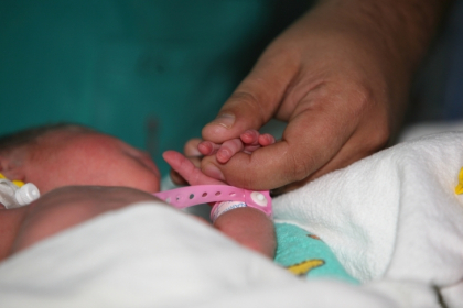 Cum se simte fetita de 5 luni, sora geamana a baietelului care ar fi decedat din cauza unei intoxicatii. Ce spun medicii Cum se simte fetita de 5 luni, sora geamana a baietelului care ar fi decedat din cauza unei intoxicatii. Ce spun medicii