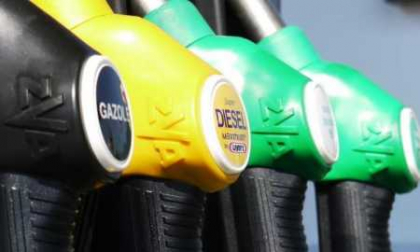 Se scumpesc din nou carburantii. ANRE a publicat noile preturi plafon - FOTO