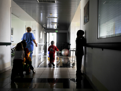 Patru copii de la o gradinita din capitala au ajuns la spital cu simptome de intoxicatie Patru copii de la o gradinita din capitala au ajuns la spital cu simptome de intoxicatie