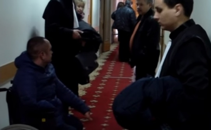 LIVE VIDEO. Sedinta de judecata in cazul barbatului cu dizabilitati, care are numai un deget, acuzat ca ar fi batut doi politisti si le-ar fi deteriorat masina LIVE VIDEO. Sedinta de judecata in cazul barbatului cu dizabilitati, care are numai un deget, acuzat ca ar fi batut doi politisti si le-ar fi deteriorat masina