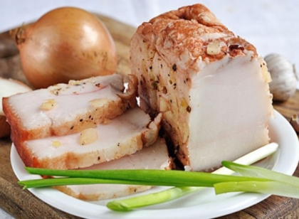 Slanina cu ceapa sau usturoi intareste sistemul imunitar Slanina cu ceapa sau usturoi intareste sistemul imunitar