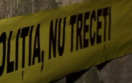 Un baiat de 18 ani, gasit spanzurat in camera sa de camin din Hancesti. Politia presupune ca e vorba despre un suicid Un baiat de 18 ani, gasit spanzurat in camera sa de camin din Hancesti. Politia presupune ca e vorba despre un suicid