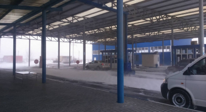 Ghinion pentru un cuplu de moldoveni care si-a cumparat masina din Germania si vroia sa ajunga cu ea in Moldova. Vamesii ucraineni l-au tinut 3 zile in vama pana cand nu le-au adus 7 mii de euro: "Asa e legea" - VIDEO