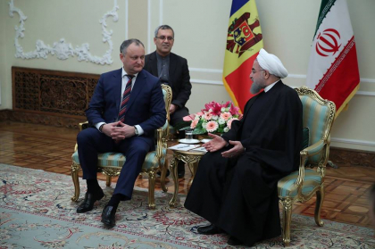 La intalnirea lui Dodon cu presedintele Iranului pe drapel a aparut crucea si sceptrul La intalnirea lui Dodon cu presedintele Iranului pe drapel a aparut crucea si sceptrul