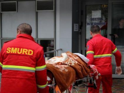 Interventie de urgenta la Balti pentru o femeie de 74 de ani care suferit o fractura la coloana vertebrala - VIDEO Interventie de urgenta la Balti pentru o femeie de 74 de ani care suferit o fractura la coloana vertebrala - VIDEO