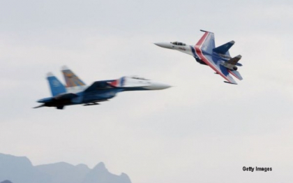 Un oficial american acuza ca un avion militar rus s-a apropiat periculos de un distrugator al Marinei SUA in Marea Neagra