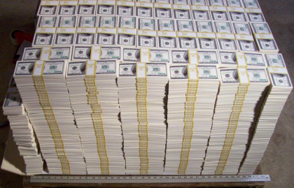 ASA arata un miliard de dolari daca va intrebati cum poate fi dus sau unde incape. Expozitia "La Datoria", deschisa la Chisinau - GALERIE FOTO