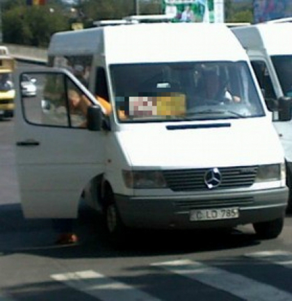 Daca o asteptati in statii, sa stiti ca nu o sa mai vina! Motivul pentru care o ruta de microbuz din capitala a fost anulata Daca o asteptati in statii, sa stiti ca nu o sa mai vina! Motivul pentru care o ruta de microbuz din capitala a fost anulata