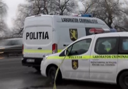LIVE VIDEO de la locul incidentului din Stauceni, unde un barbat a fost impuscat mortal, iar altii doi au ajuns la spital LIVE VIDEO de la locul incidentului din Stauceni, unde un barbat a fost impuscat mortal, iar altii doi au ajuns la spital