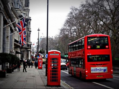 Imigrantii ies in strada la Londra si creeaza haos. Calculul care arata ca economia Marii Britanii s-ar prabusi fara straini Imigrantii ies in strada la Londra si creeaza haos. Calculul care arata ca economia Marii Britanii s-ar prabusi fara straini