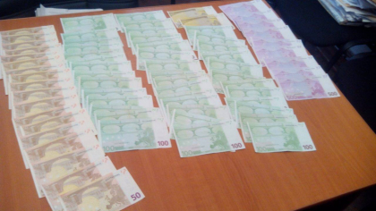 Un ofiter de urmarire penala, retinut pentru coruptie. Acesta ar fi cerut 30 de mii de euro, pentru a inceta urmarirea penala pe numele unei rude a denuntatorului - VIDEO Un ofiter de urmarire penala, retinut pentru coruptie. Acesta ar fi cerut 30 de mii de euro, pentru a inceta urmarirea penala pe numele unei rude a denuntatorului - VIDEO