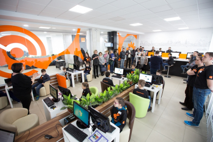 La Orange parintii si copiii sunt #SuperCodersÂ & #SuperParents - VIDEO