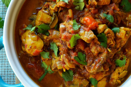 Cartofi picanti, cu sos curry Cartofi picanti, cu sos curry
