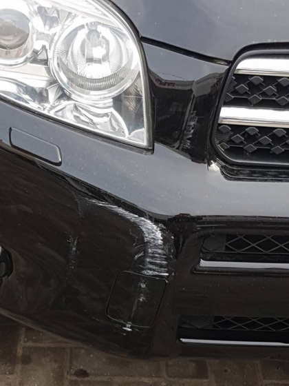 O soferita din capitala si-a parcat masina si a mers sa faca cumparaturi, iar cand a iesit din magazin automobilul sau era lovit. Ce biletel a gasit pe parbriz - FOTO