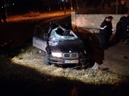 Grav accident in Gratiesti. Un tanar a murit dupa ce BMW-ul la volanul caruia se afla a fost facut zob. Trei pasageri din masina au ajuns la spital - GALERIE FOTO Grav accident in Gratiesti. Un tanar a murit dupa ce BMW-ul la volanul caruia se afla a fost facut zob. Trei pasageri din masina au ajuns la spital - GALERIE FOTO