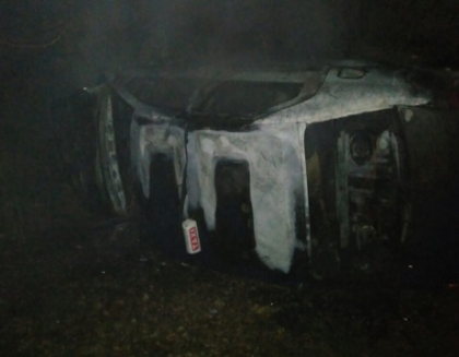 Grav accident la Donduseni. Doua persoane s-au stins dupa ce masina in care se aflau a intrat violent intr-un copac si a luat foc - FOTO Grav accident la Donduseni. Doua persoane s-au stins dupa ce masina in care se aflau a intrat violent intr-un copac si a luat foc - FOTO