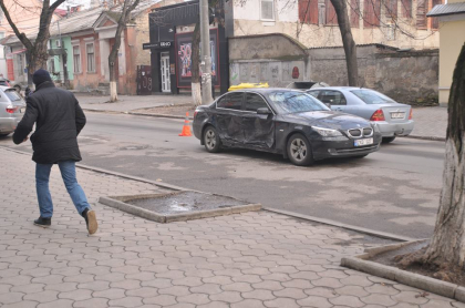 Seful SIS care se afla la volanul BMW-ului implicat ieri in accidentul din centrul capitalei, ar fi plecat de la fata locului. Ce sustine soferita de la Opel Seful SIS care se afla la volanul BMW-ului implicat ieri in accidentul din centrul capitalei, ar fi plecat de la fata locului. Ce sustine soferita de la Opel