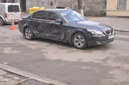 O minora de 15 ani ajuns la spital dupa ce Opelul in care se afla a fost lovit de un BMW. Accident la o intersectie din capitala - GALERIE FOTO O minora de 15 ani ajuns la spital dupa ce Opelul in care se afla a fost lovit de un BMW. Accident la o intersectie din capitala - GALERIE FOTO