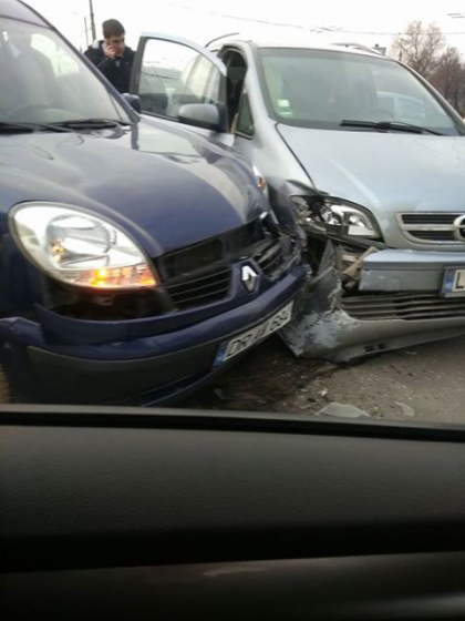 Nu au putut imparti carosabilul. Ambuteiaje de la primele ore ale diminetii din cauza unui accident - Evita aceste strazi - FOTO