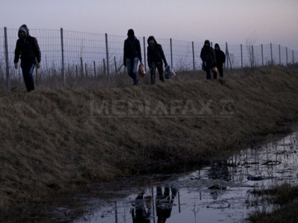 Zeci de imigranti dintr-un centru ungar de la frontiera cu Romania au intrat in greva foamei Zeci de imigranti dintr-un centru ungar de la frontiera cu Romania au intrat in greva foamei