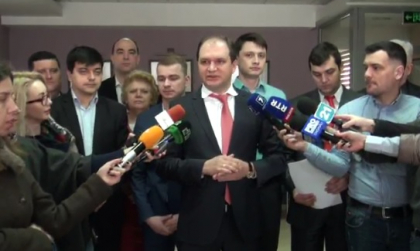 PSRM a inceput procedura de referendum pentru demiterea primarului general Dorin Chirtoaca. Ceban: "Orasenii isi vor putea alege un nou primar care sa corespunda asteptarilor lor" PSRM a inceput procedura de referendum pentru demiterea primarului general Dorin Chirtoaca. Ceban: "Orasenii isi vor putea alege un nou primar care sa corespunda asteptarilor lor"