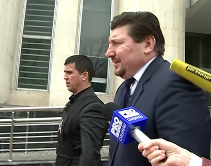 Ministrul Agriculturii, Eduard Grama a fost retinut pentru 72 de ore intr-un dosar de coruptie: A fost escortat la CNA pentru audieri Ministrul Agriculturii, Eduard Grama a fost retinut pentru 72 de ore intr-un dosar de coruptie: A fost escortat la CNA pentru audieri