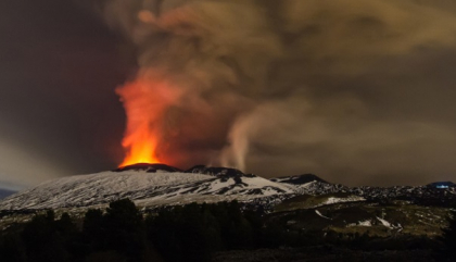 Imaginile suprinse de jurnalistii BBC la momentul eruptiei Vulcanului Etna - VIDEO 