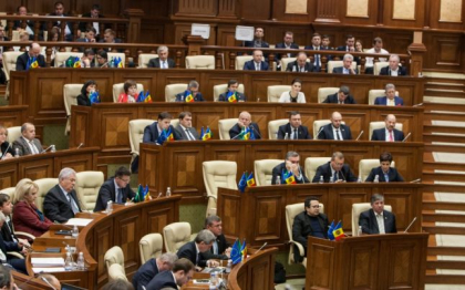 Decis! Vom putea afla ce cadouri primesc deputatii moldoveni! Acestia vor avea 5 zile la dispozitie, de la primire, pentru a le declara pe site-ul Parlamentului. Ce se va intampla cu cei care vor primi cadouri de peste o mie de lei Decis! Vom putea afla ce cadouri primesc deputatii moldoveni! Acestia vor avea 5 zile la dispozitie, de la primire, pentru a le declara pe site-ul Parlamentului. Ce se va intampla cu cei care vor primi cadouri de peste o mie de lei