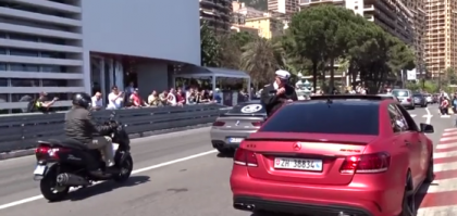 S-a dat zmeu si a fost oprit imediat de Politie. Exces de zel sau un lucru normal intr-o tara civilizata? - VIDEO S-a dat zmeu si a fost oprit imediat de Politie. Exces de zel sau un lucru normal intr-o tara civilizata? - VIDEO