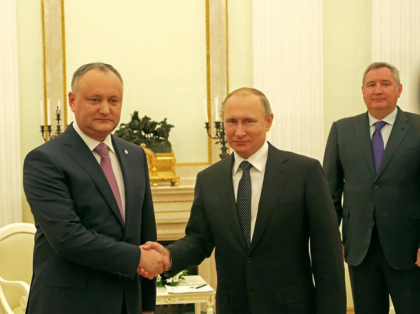 O piesa parodie in "cinstea" lui Dodon si Putin, realizata de un post de radio din Rusia: "Hai sa bem, Vladimir, vinul sec" - VIDEO O piesa parodie in "cinstea" lui Dodon si Putin, realizata de un post de radio din Rusia: "Hai sa bem, Vladimir, vinul sec" - VIDEO