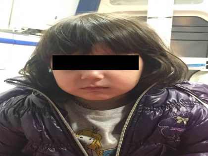 Mama fetitei de 3 ani, gasita noaptea trecuta, singura pe holul unui centru comercial din capitala, a fost identificata - FOTO