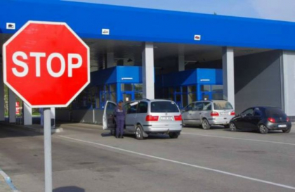 Un moldovean si sotia acestuia au incercat sa intre in Moldova cu un copil de doar 1 an si 3 luni cu documente falsificate Un moldovean si sotia acestuia au incercat sa intre in Moldova cu un copil de doar 1 an si 3 luni cu documente falsificate