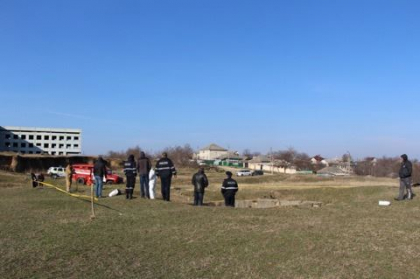 Descoperire socanta la Ungheni. Cadavrul unei femei, gasit intr-o gura de canalizare. Cine este victima. Suspectul si-a pus capat zilelor - GALERIE FOTO Descoperire socanta la Ungheni. Cadavrul unei femei, gasit intr-o gura de canalizare. Cine este victima. Suspectul si-a pus capat zilelor - GALERIE FOTO