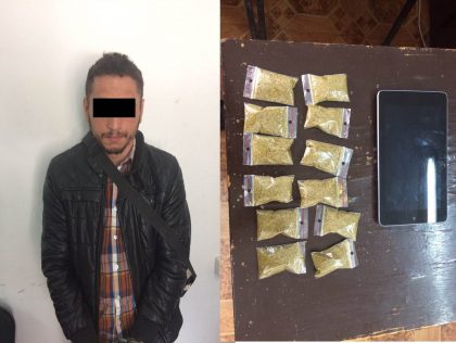 Un tanar de 20 de ani din capitala, incatusat de politisti intr-un parc din sectorul Botanica. Ce facea individul - FOTO Un tanar de 20 de ani din capitala, incatusat de politisti intr-un parc din sectorul Botanica. Ce facea individul - FOTO