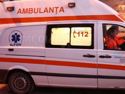 Un moldovean care muncea in Romania, in stare grava, dupa ce s-a electrocutat si a cazut de la o inaltime de 9 metri Un moldovean care muncea in Romania, in stare grava, dupa ce s-a electrocutat si a cazut de la o inaltime de 9 metri