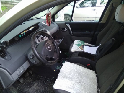 Masina vandalizata de hoti in toiul noptii. Cum si-a gasit automobilul in aceasta dimineata un sofer din capitala: "Au luat camera de bord" - GALERIE FOTO