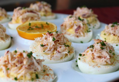 Oua umplute cu crab: un aperitiv rafinat pentru masa de Paste Oua umplute cu crab: un aperitiv rafinat pentru masa de Paste