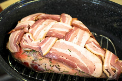 Friptura ideala pentru Paste: muschiulet de miel cu bacon la cuptor Friptura ideala pentru Paste: muschiulet de miel cu bacon la cuptor