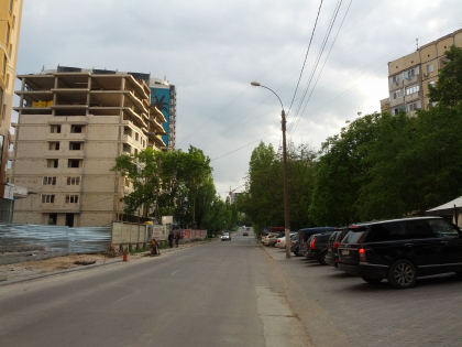 O familie din capitala a vandut acelasi apartament mai multor persoane si a cumparat masini de lux cu banii obtinuti: cateva persoane, retinute pentru escrocherii in proportii deosebit de mari