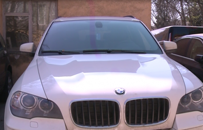 Un BMW X5, un Land Cruiser si un Mercedes destul de vechi - sunt cele trei masini retinute cu ajutorul politistilor germani pe strazile din tara pentru ca ar fi fost furate din UE - GALERIE FOTO Un BMW X5, un Land Cruiser si un Mercedes destul de vechi - sunt cele trei masini retinute cu ajutorul politistilor germani pe strazile din tara pentru ca ar fi fost furate din UE - GALERIE FOTO