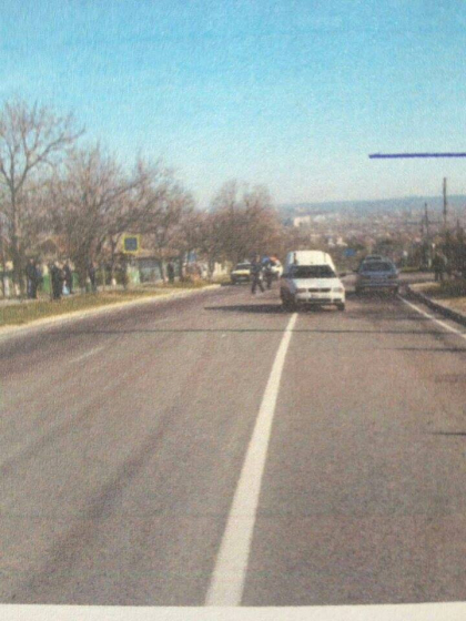 O minora, care traversa strada neregulamentar, a fost lovita de o masina la intrarea in Orhei. Tanara a fost transportata de urgenta la spital O minora, care traversa strada neregulamentar, a fost lovita de o masina la intrarea in Orhei. Tanara a fost transportata de urgenta la spital