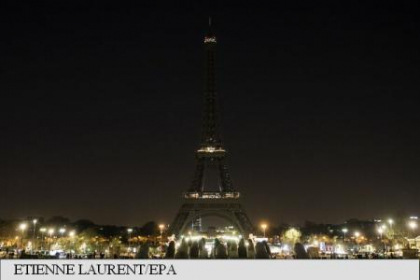 Atentat la Sankt Petersburg: Luminile in Turnul Eiffel, stinse in semn de omagiu adus victimelor Atentat la Sankt Petersburg: Luminile in Turnul Eiffel, stinse in semn de omagiu adus victimelor